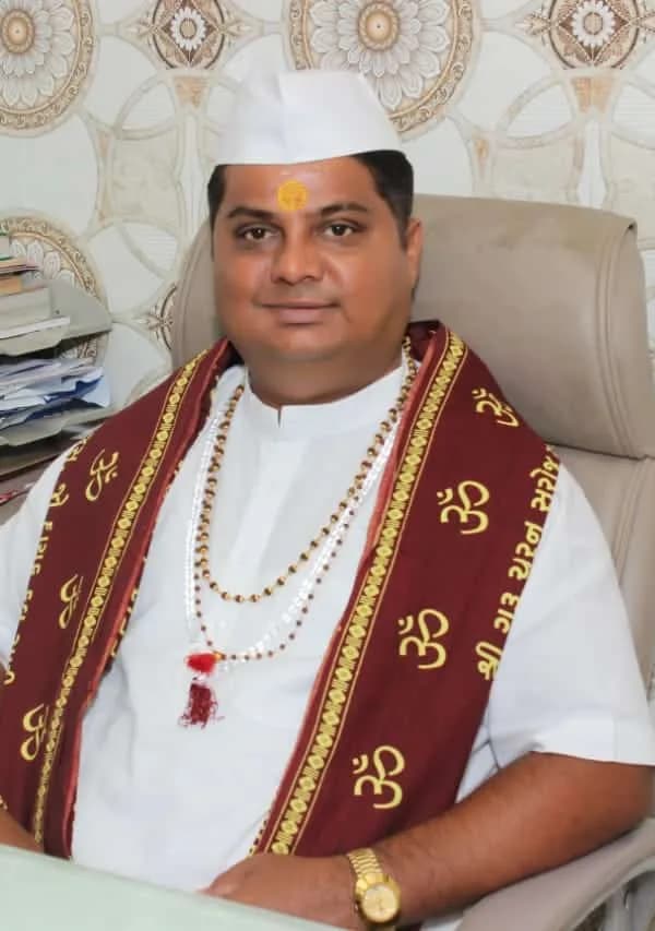 Jyotishi Kirtibhai, Vedic astrologer